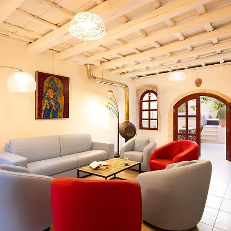 Willa Byblos Walking Distance To Everything W/heated Pool & Bbq Retimno