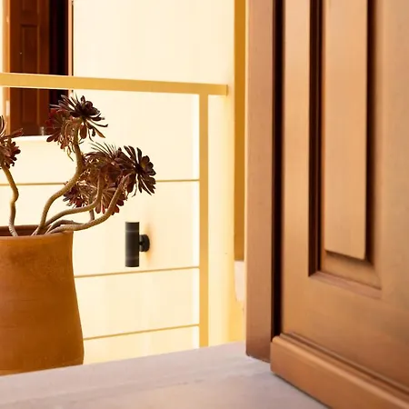 Villa Byblos Walking Distance To Everything With Private Pool & Bbq