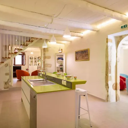 Villa Byblos Walking Distance To Everything With Private Pool & Bbq