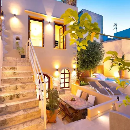 Villa Byblos Walking Distance To Everything With Private Pool & Bbq *