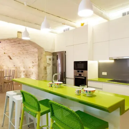 Villa Byblos Walking Distance To Everything With Private Pool & Bbq