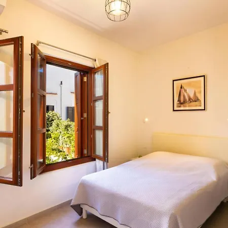 Villa Byblos Walking Distance To Everything With Private Pool & Bbq