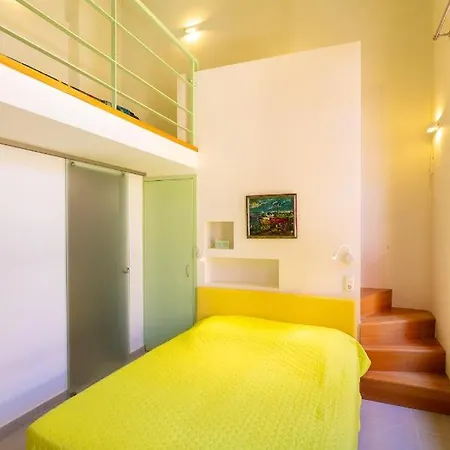 Villa Byblos Walking Distance To Everything With Private Pool & Bbq *