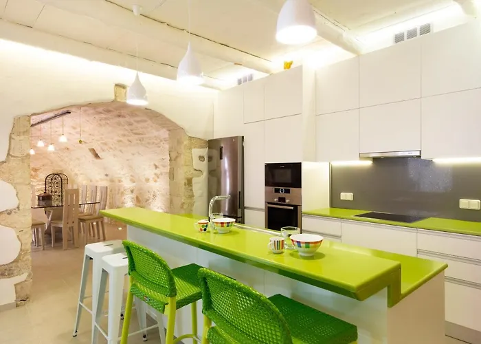 Byblos Walking Distance To Everything With Private Pool & Bbq